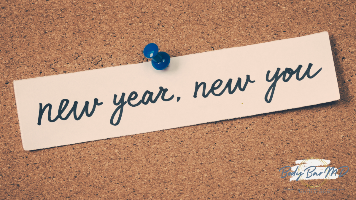 A corkboard with a note pinned on it reading “new year, new you,” symbolizing fresh starts and self-improvement.